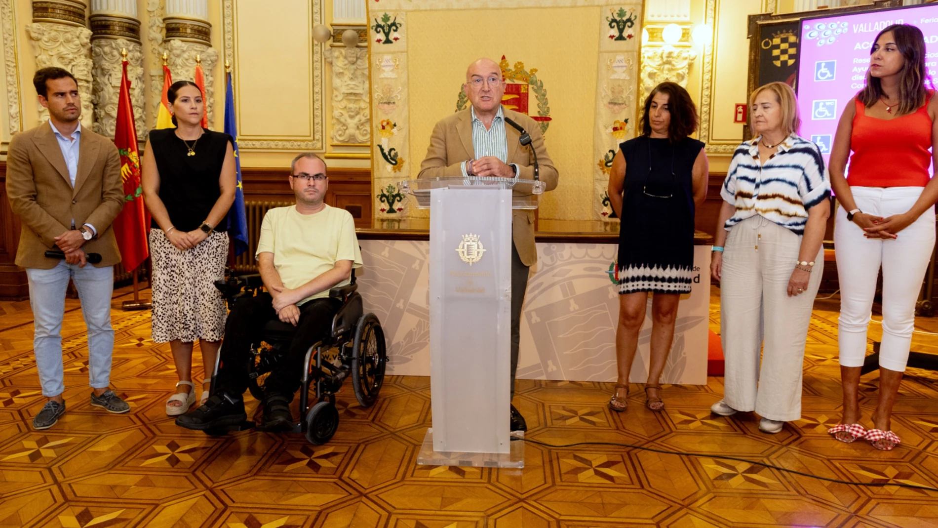 Carnero, Blanca Jiménez y Rodrigo Nieto, y representantes del tercer sector, presentan las novedades