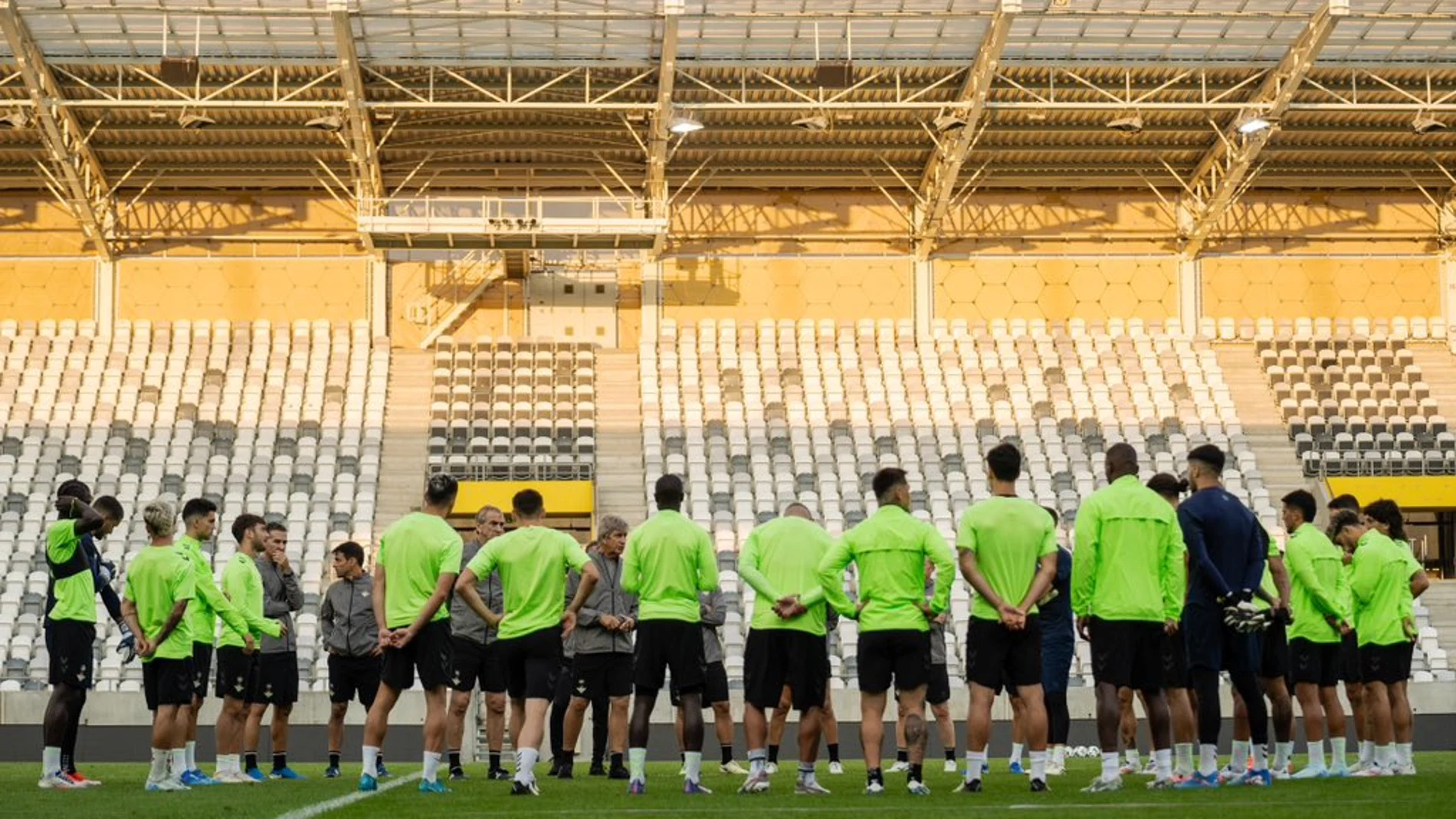 El Betis, en el entrenamiento en Kosice, donde se enfrentará al Krivoi Rog