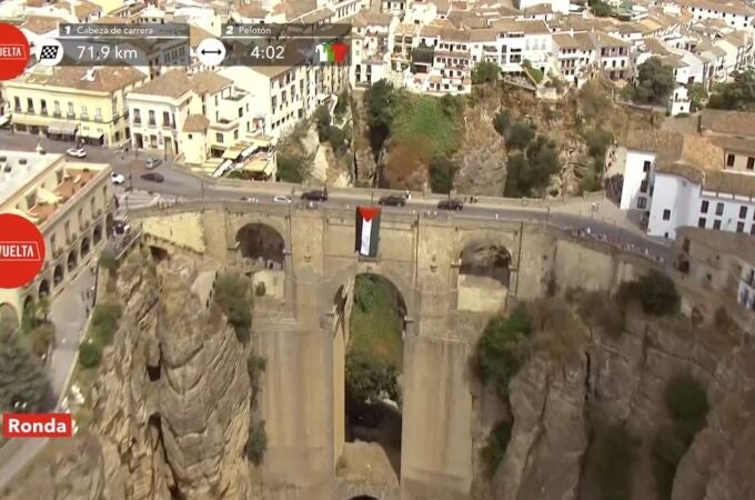 Fotograma de la bandera de Palestina en pleno Tajo de Ronda, aparecido en TVE