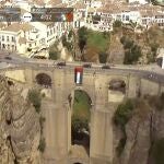 Fotograma de la bandera de Palestina en pleno Tajo de Ronda, aparecido en TVE