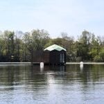 Un spa flotante en un lago escondido, el mejor destino para huir del síndrome postvacacional 