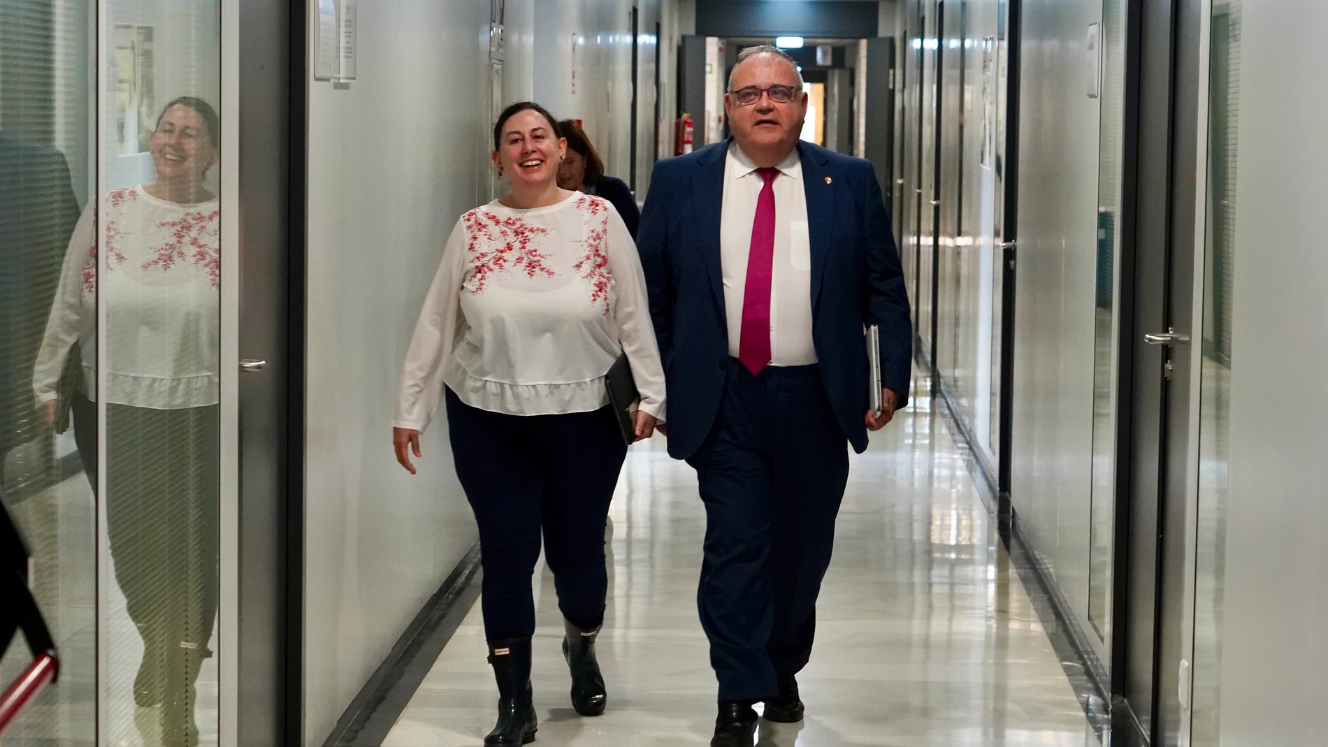 El consejero de Sanidad, Alejandro Vázquez, junto a Sonia Tamames