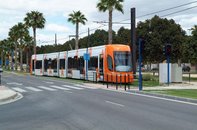 Muere un hombre de 75 años al ser arrollado por un convoy del TRAM en Alicante