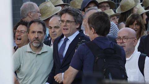 Llegada del líder de Junts Carles Puigdemont a las inmediaciones del Palau de la Generalitat de Catalunya, donde se celebra el pleno del debate de investidura del socialista Salvador Illa como nuevo presidente de la Generalitat.