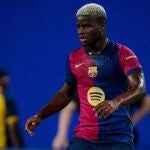 Fútbol.- El central senegalés Mika Faye, traspasado del FC Barcelona al Stade Rennais