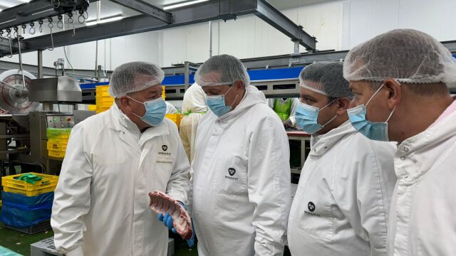 El presidente de la Diputación de Zamora, Javier Faúndez, visita Moralejo Selección