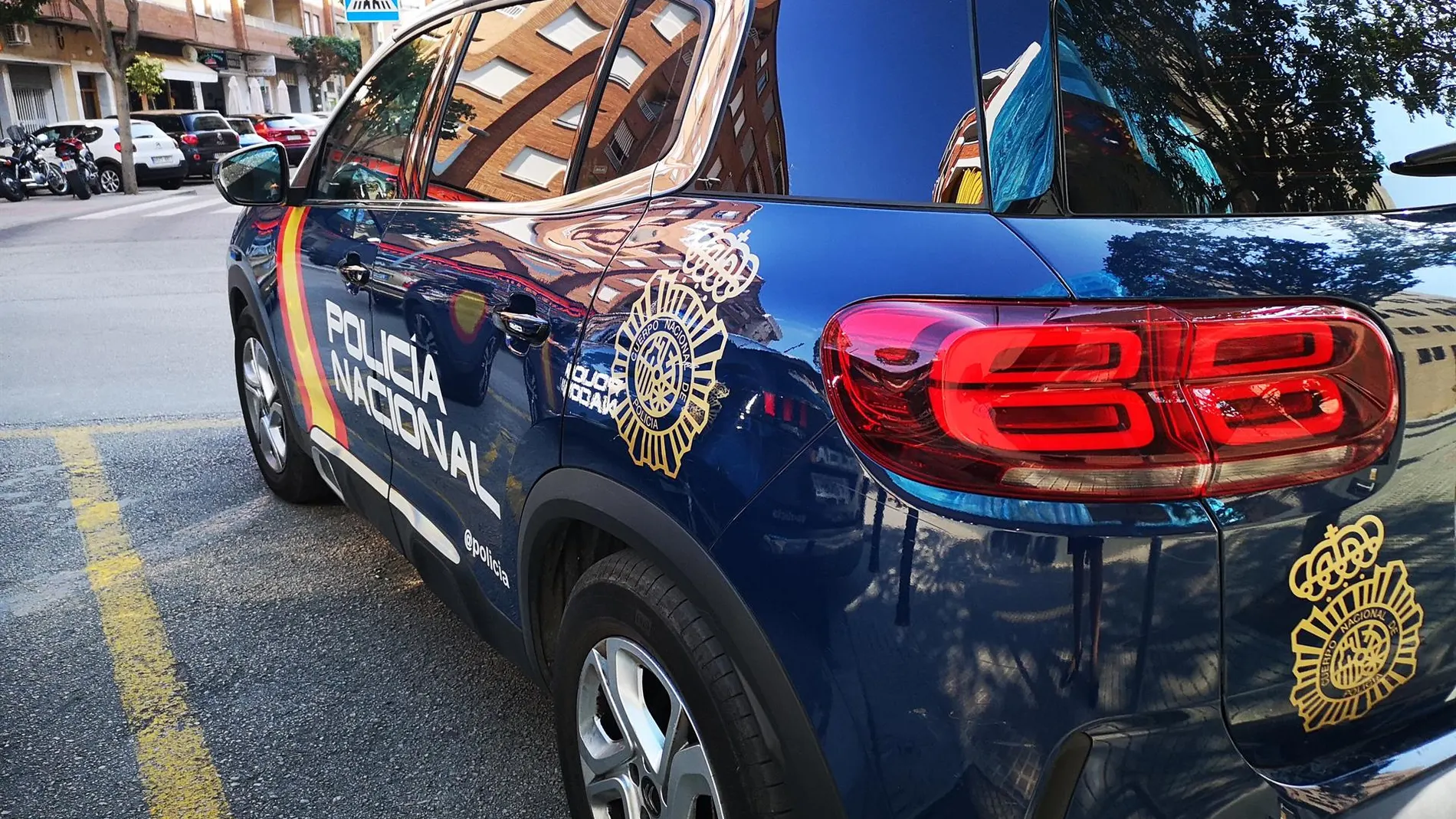 Herida una mujer al ser apuñalada en una plaza de Alicante por causas que investiga la Policía
