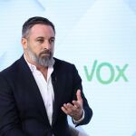 Abascal acusa al PP de "no hacer oposición" y "estafar" tras descartar llamar a Begoña Gómez a la comisión del Senado