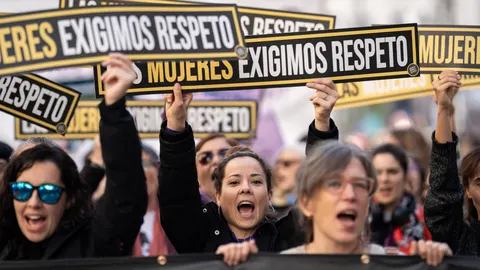 Feministas denuncian que el Ayuntamiento de Madrid "desprecia el derecho a la intimidad de las mujeres trabajadoras"