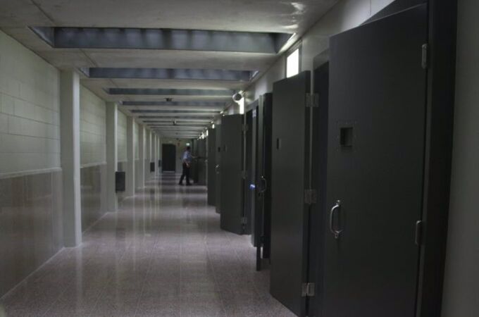 Un interno de la prisión de Puig de Les Basses (Girona) quema su celda en la enfermería