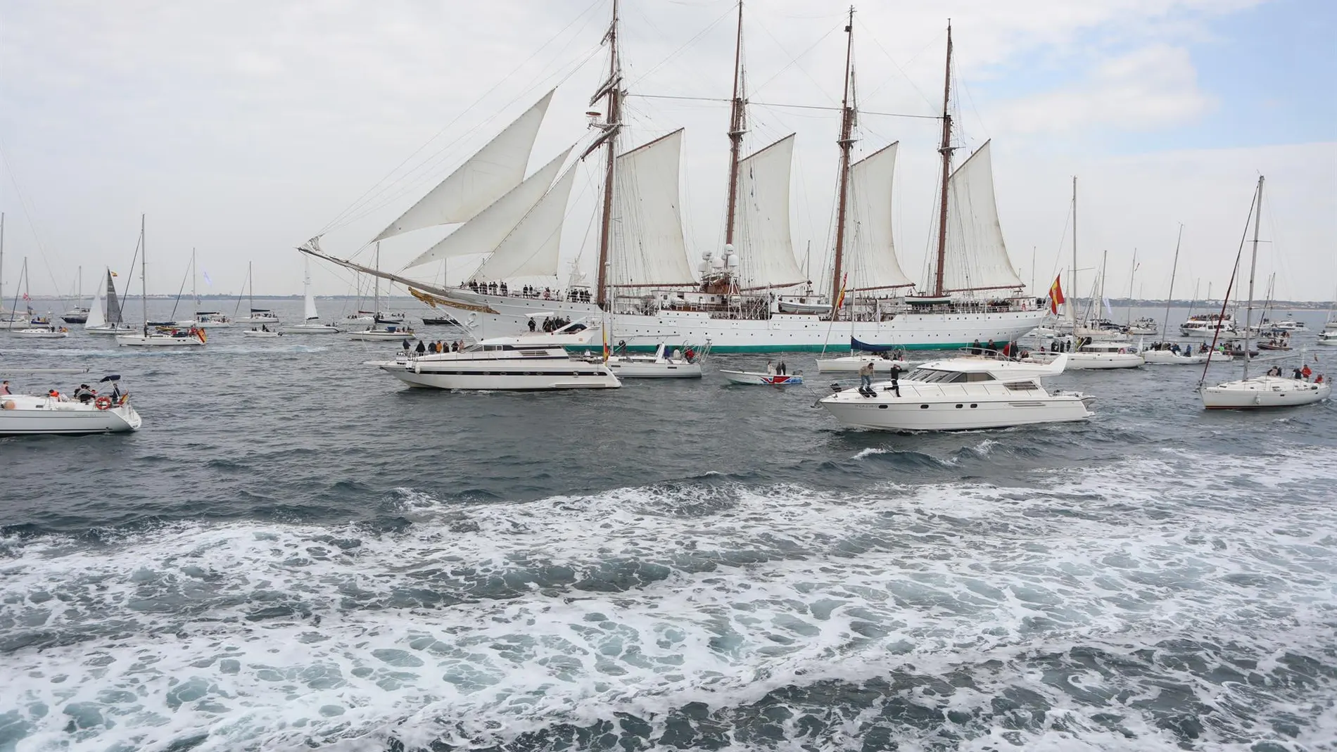 El buque Juan Sebastián de Elcano