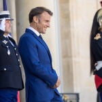 El presidente francés, Emmanuel Macron, en la escalinata del Elíseo