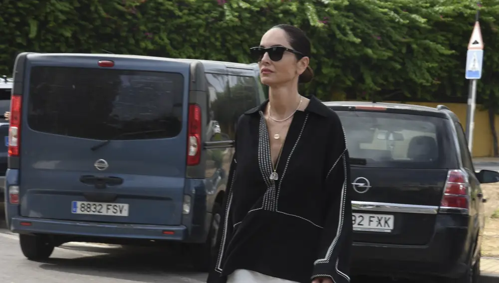 Eugenia Silva llegando a la misa funeral de Caritina Goyanes