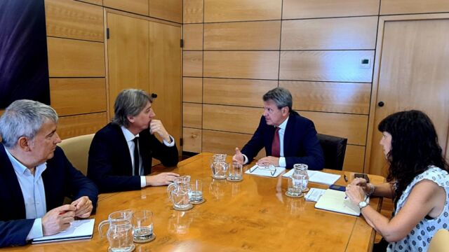 Reunión entre el secretario de Estado José Antonio Santano y el alcalde de Soria, Carlos Martínez