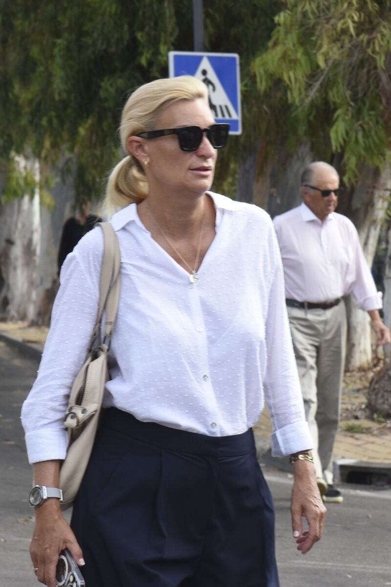 María Zurita durante el funeral de Caritina Goyanes