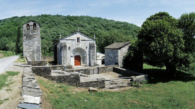 Conjunto exterior de San Pedro Fiz de Hospital.