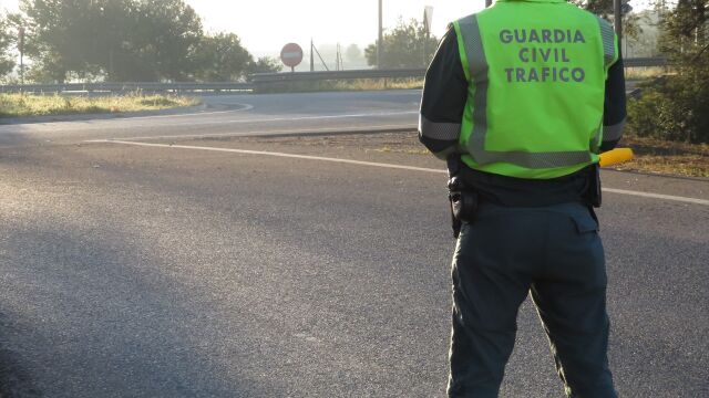 Un agente de la Guardia Civil de Tráfico.