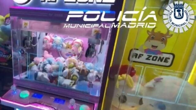 Sucesos.- La Policía precinta 34 máquinas recreativas sin autorización en Usera