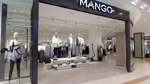 Tienda Mango en la ciudad de Xiamen, China.