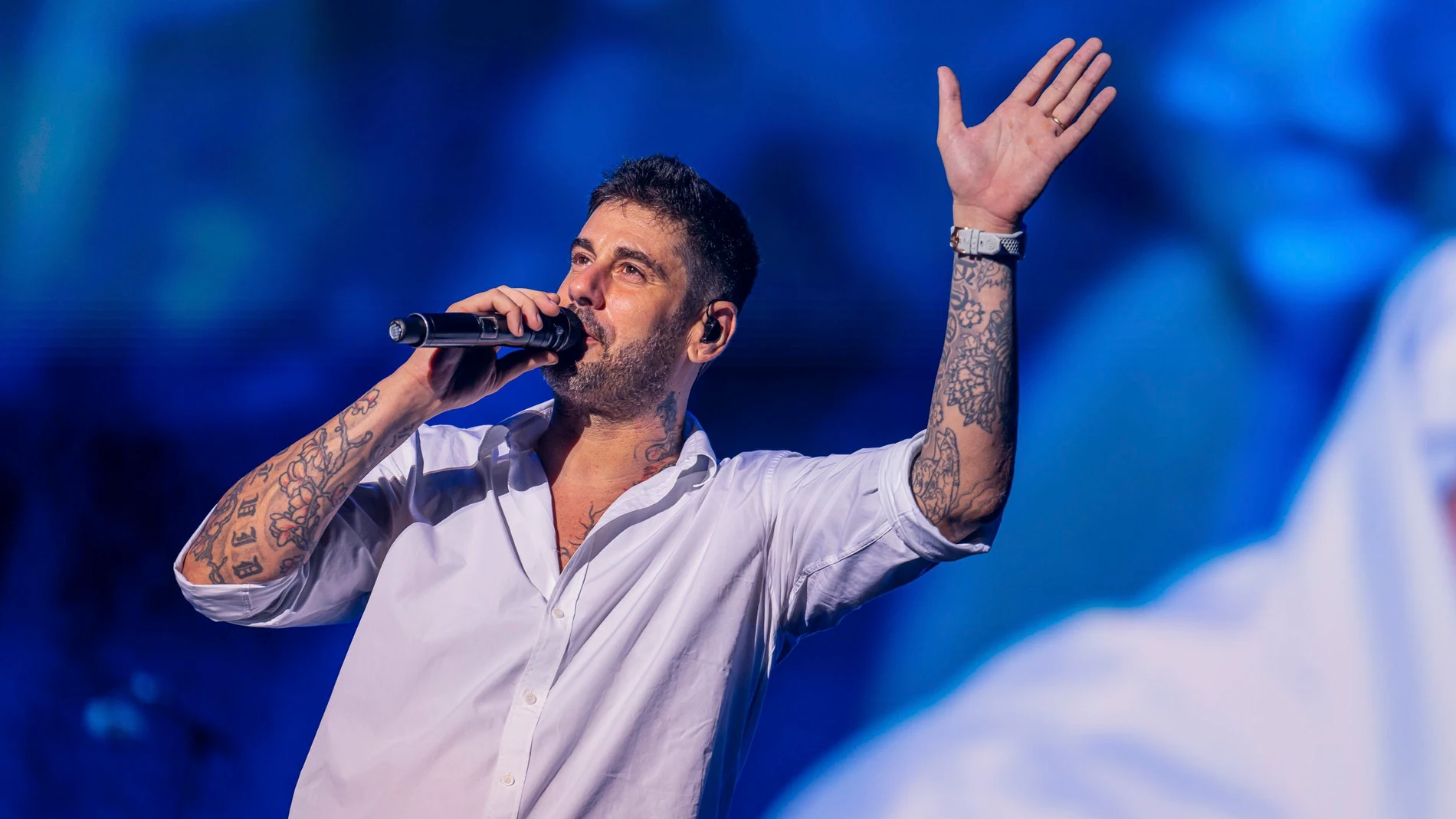MARBELLA (MÁLAGA), 27/08/2024.- El cantante y compositor Melendi durante el concierto que ofrece hoy martes en el festival Starlite Occident de Marbella (Málaga). EFE/Festival Starlite -SOLO USO EDITORIAL/SOLO DISPONIBLE PARA ILUSTRAR LA NOTICIA QUE ACOMPAÑA (CRÉDITO OBLIGATORIO)-