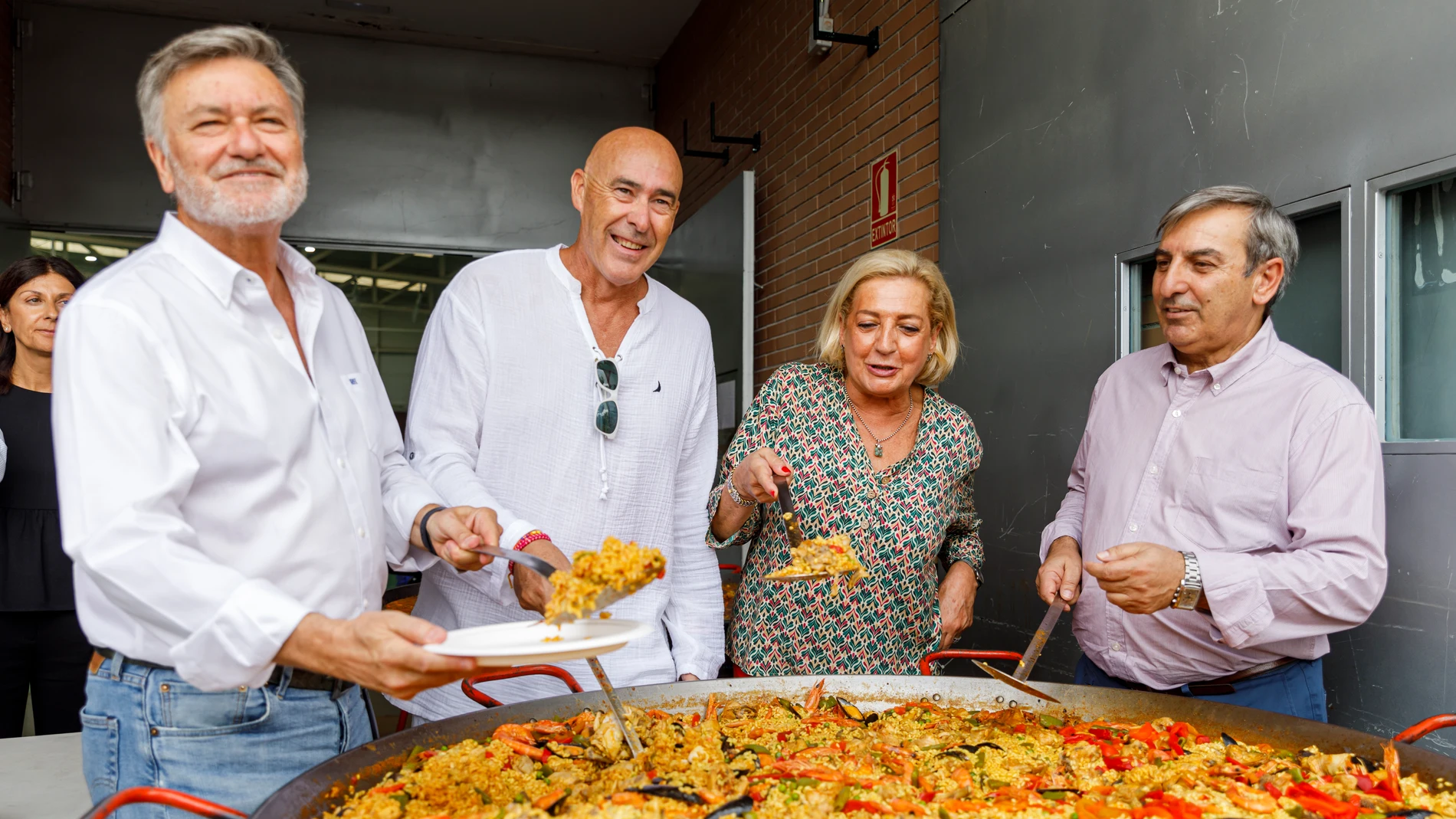 El presidente del Comité Electoral y consejero de Movilidad, José Luis Sanz Merino, el secretario autonómico del PPCyL, Francisco Vázquez y la presidencia del Partido Popular en Segovia, Paloma Sanz, participan en la comida de inicio el curso político