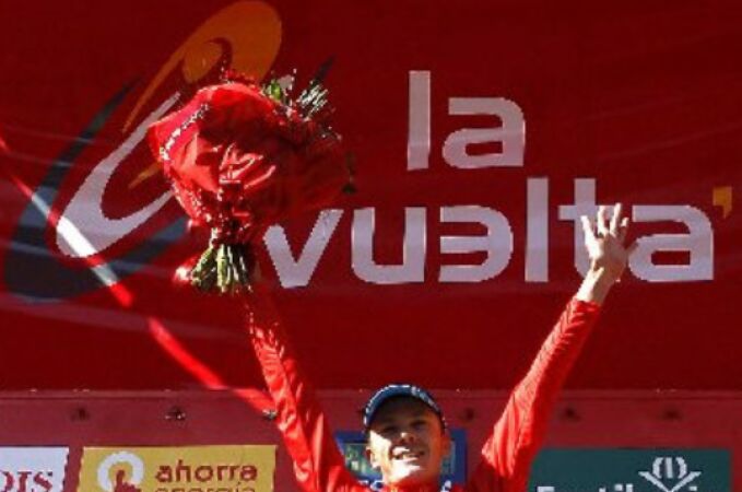 Chris Froome, vestido de rojo en el podio de Salamanca en 2011