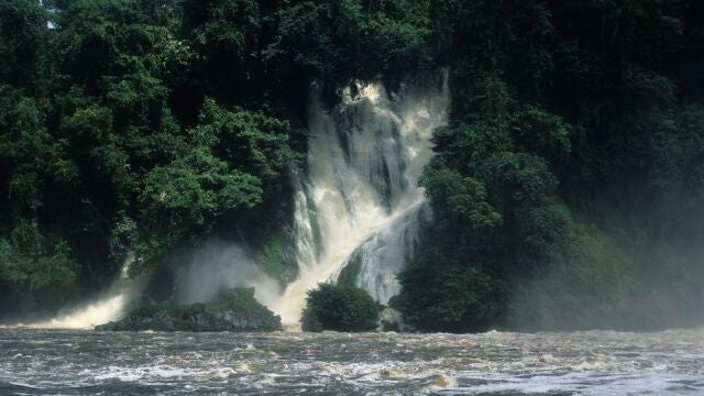 Cascada del Parque Nacional de Monte Alén en Guinea Ecuatorial