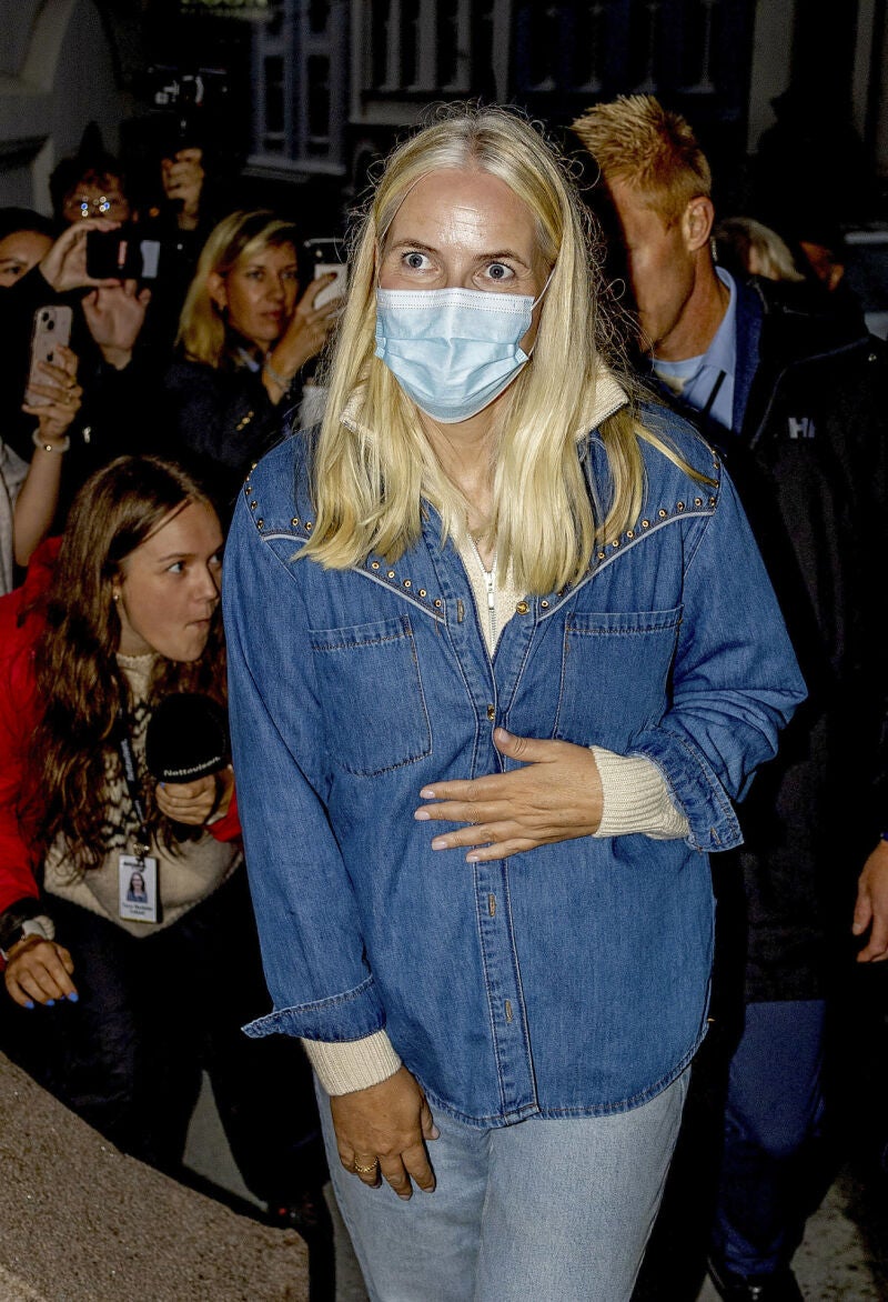 Mette-Marit de Noruega, con mascarilla en la fiesta de preboda de Marta Luisa y Durek Verrett