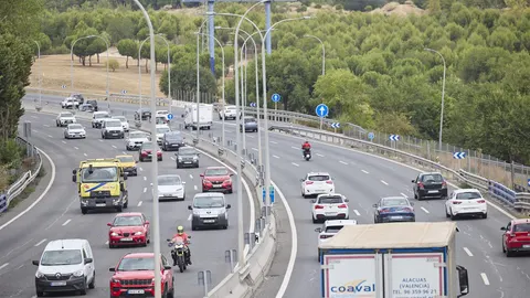 Retenciones en la A-3 en Rivas-Vaciamadrid en el inicio de la operación retorno del verano