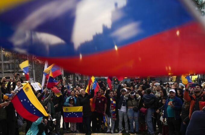 Venezuelans protest the reelection of Venezuelan President Nicolas Maduro one month after the disputed presidential vote which the opposition claims it won by a landslide, in Santiago, Chile, Wednesday, Aug. 28, 2024. 