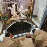 Final de la primera fase del estudio del sepulcro de Santa Teresa de Jesús en Alba de Tormes.