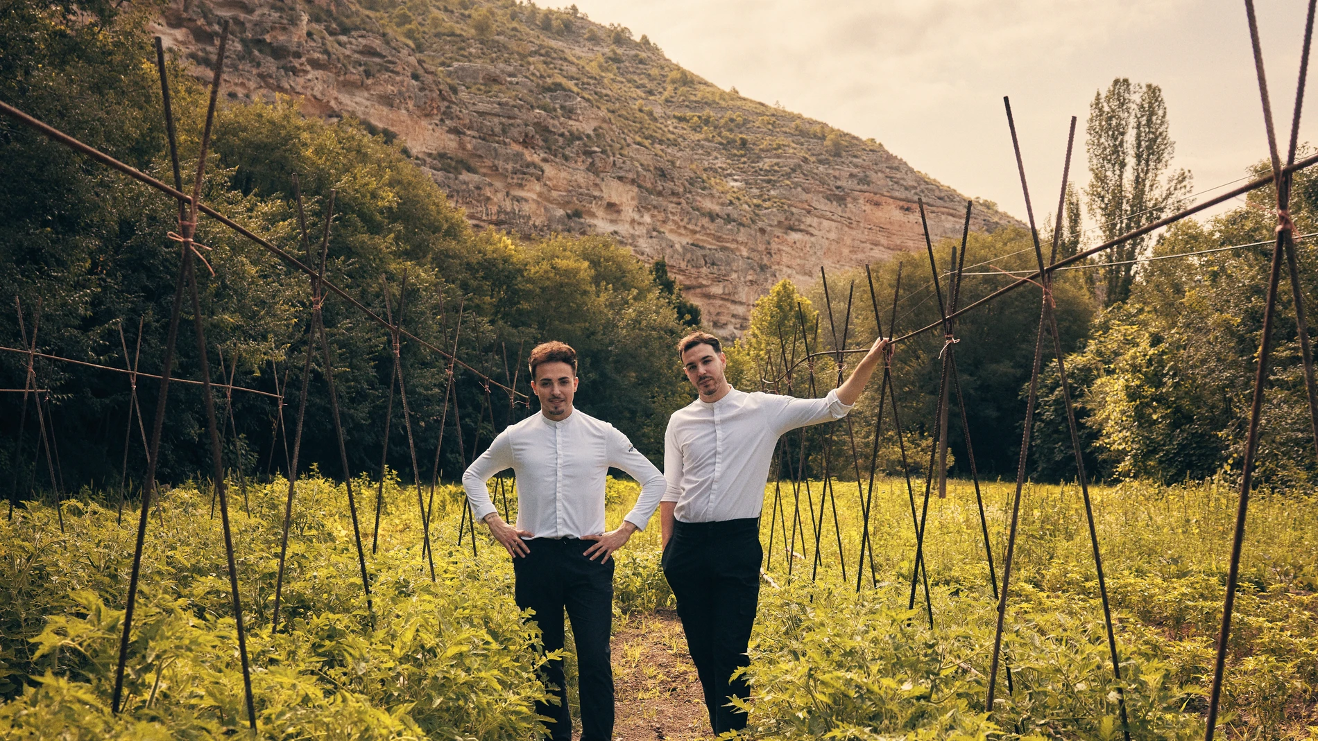 Juan Sahuquillo y Javier Sanz en la huerta
