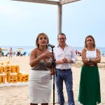 La consellera de Turismo, Nuria Montes, el presidente de la Diputación de Alicante y alcalde de Benidorm, Toni Pérez, y la secretaria general de Hosbec, Mayte García, hoy en Benidorm