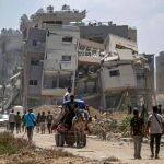 Residents return to destroyed homes in Gaza