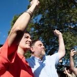 La secretaria general de ERC, Marta Rovira, y el presidente de ERC, Oriol Junqueras, tras el archivo del caso Tsunami, en los Jardins de la Rectoria, a 12 de julio de 2024, en Cantallops, Girona.