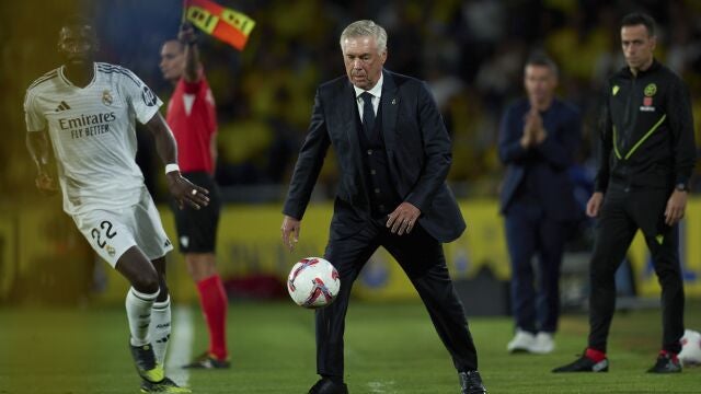 Ancelotti, durante el partido en Las Palmas