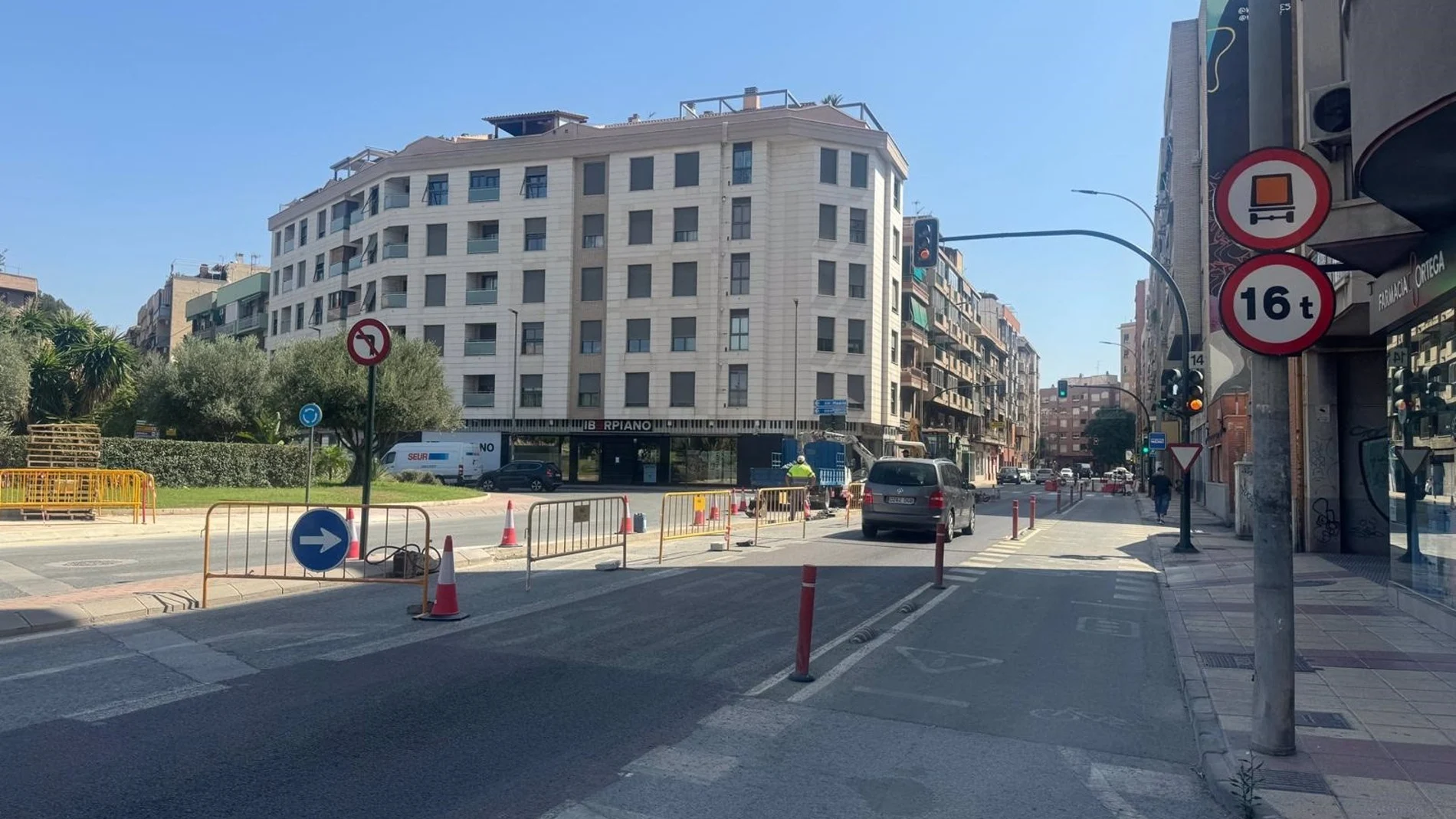 MURCIA.-Abren al tráfico el segundo carril de salida en 'El Rollo', en Murcia, este viernes