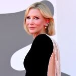 Cate Blanchett en la premier de la serie dirigida por Alfonso Cuarón en el Festival de Venecia