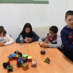Actividad del cubo de Rubik para niños y jóvenes con altas capacidades