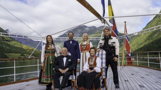 Norway's King Harald, Queen Sonja, Crown Prince Haakon, Crown Princess Mette-Marit, Princess Ingrid Alexandra and Prince Sverre Magnus pose for a picture aboard the kingship Norway in the Geirangerfjord, Norway, 31 August 2024, where they will attend the wedding of Norwegian Princess Martha Louise and her partner, US businessman Durek Verrett. 