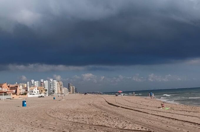 AMP.- Investigan la aparición de unos restos humanos en la playa de El Perellonet (Valencia)