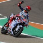 Marc Márquez celebra su triunfo en Motorland