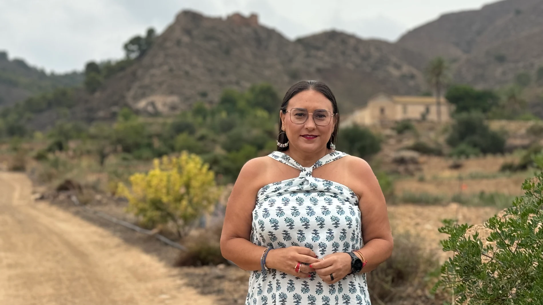 La presidenta del Partido Popular de Águilas, Eva Reverte, en la finca de Chuecos