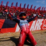 Marc Márquez celebro a lo grande con su grada el triunfo