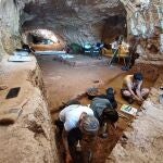 Trabajos en la cueva de Prado Vargas (Burgos)