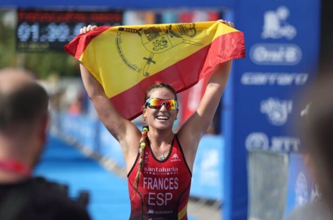 AMP. JJ.PP/Triatlón.- Marta Francés y Nil Riudavets, plata y bronce en PTS4, cierran la fiesta del triatlón en París