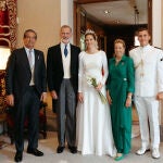 El Rey Felipe VI junto a Victoria López-Quesada y su familia 