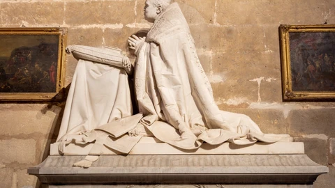 Uno de los sepulcros episcopales que se hallan en la Catedral. CATEDRAL DE SEVILLA