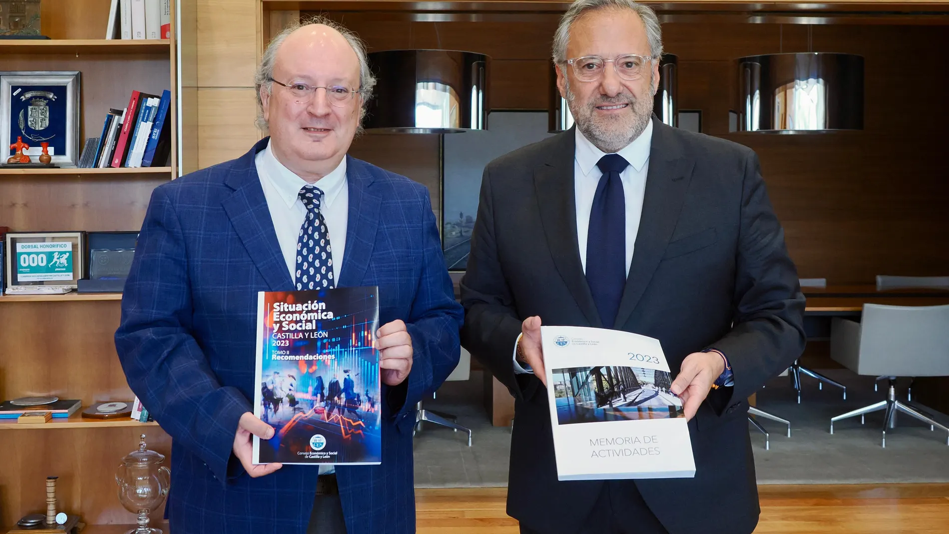 El presidente de las Cortes, Carlos Pollán, recibe al del CES, Enrique Cabero