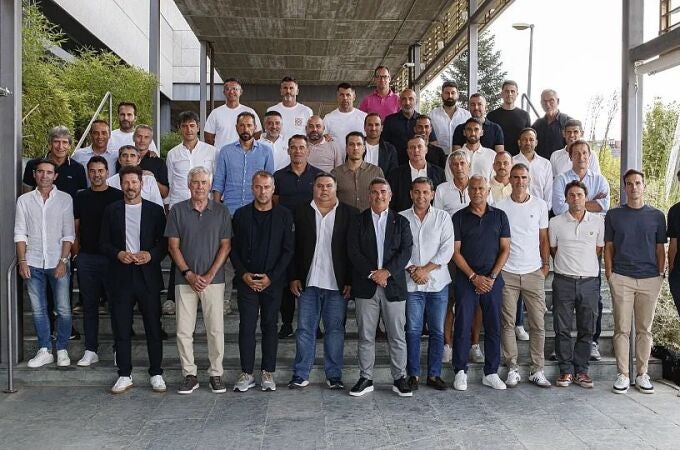 Los entrenadores de Primera y Segunda, en la sede de la Federación en Las Rozas